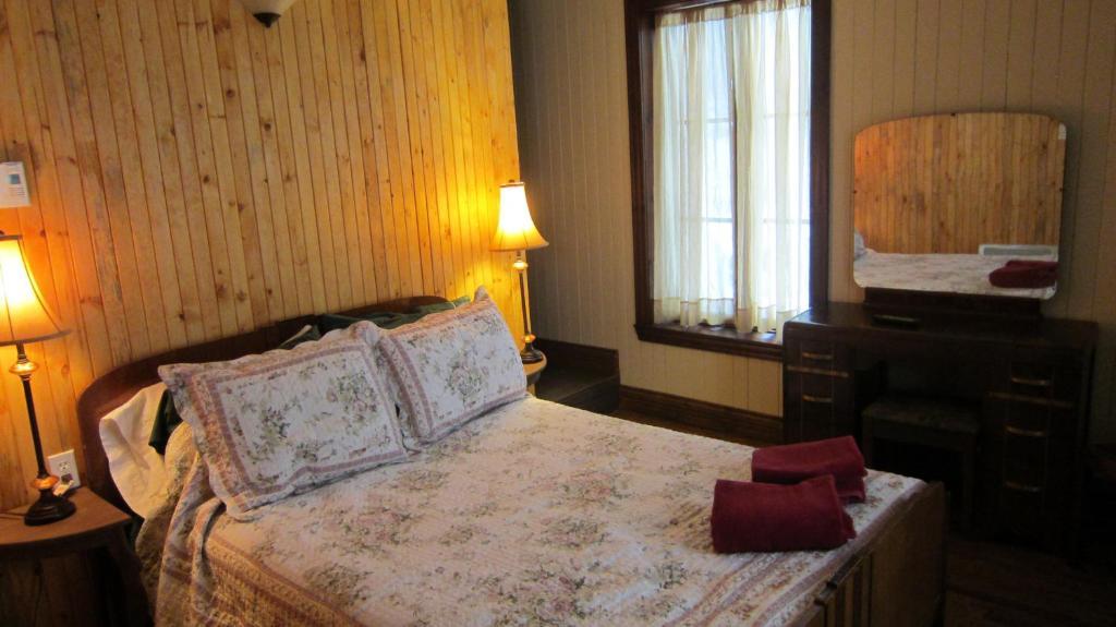 Auberge Le Four A Pain Petite-Riviere-Saint-Francois Habitación foto